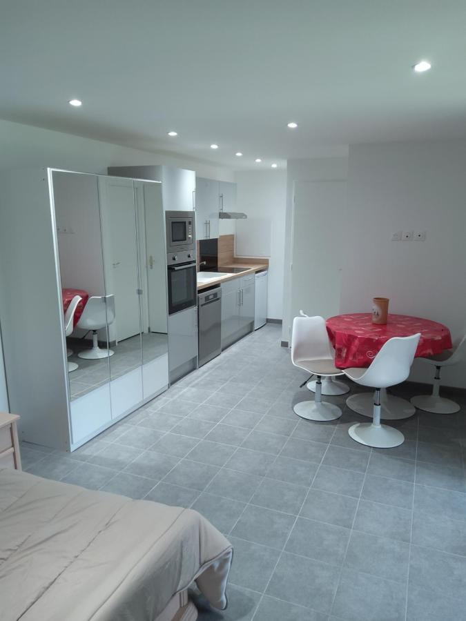 Апартаменты Meuble Avec Cour Sotteville-les-Rouen Экстерьер фото
